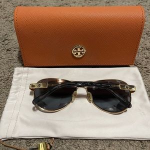 Tory Burch sunglass